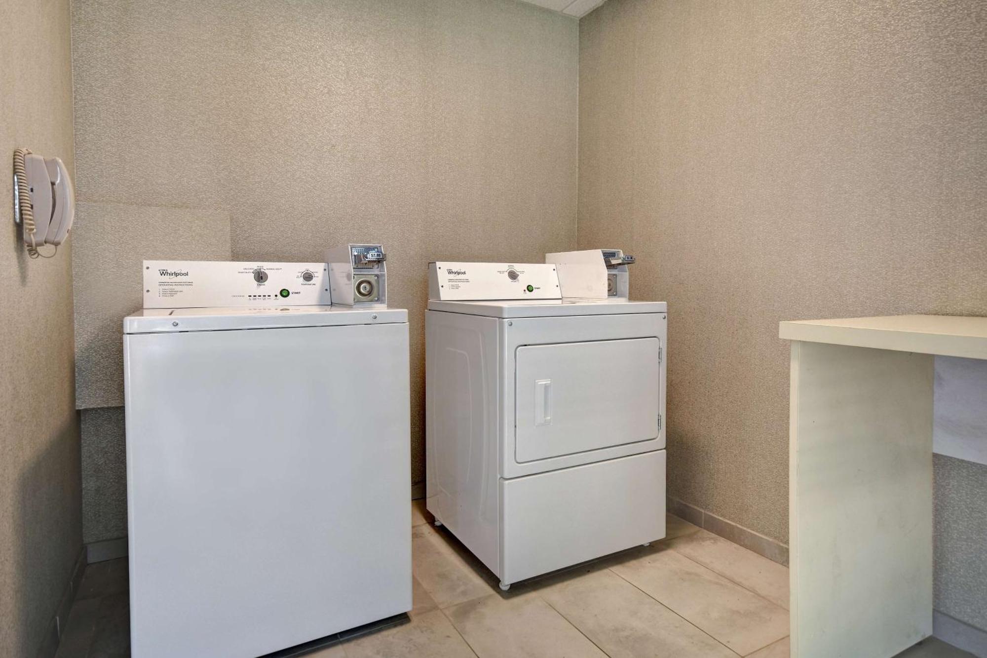 Hampton Inn & Suites Alexandria Old Town Area South Exteriör bild