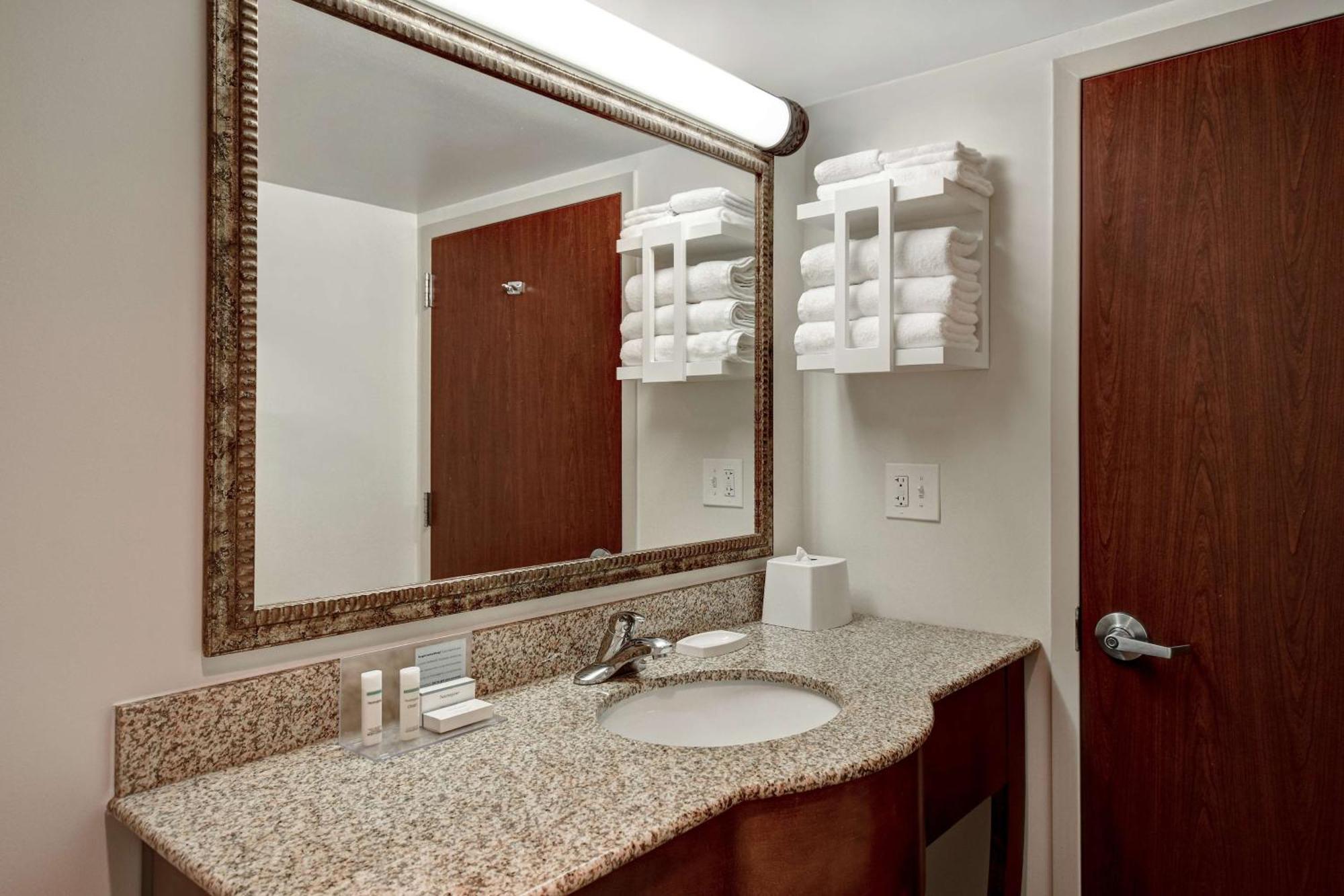 Hampton Inn & Suites Alexandria Old Town Area South Exteriör bild