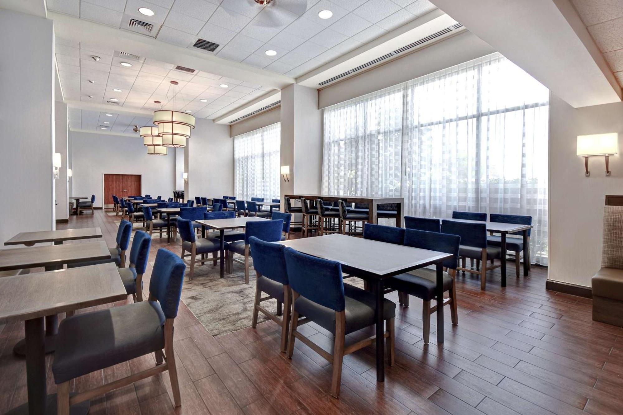 Hampton Inn & Suites Alexandria Old Town Area South Exteriör bild