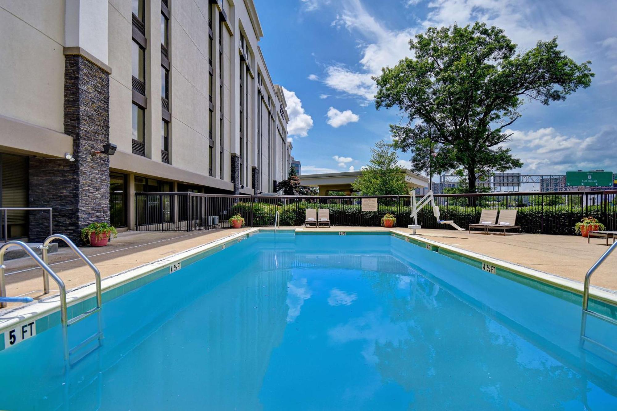 Hampton Inn & Suites Alexandria Old Town Area South Exteriör bild