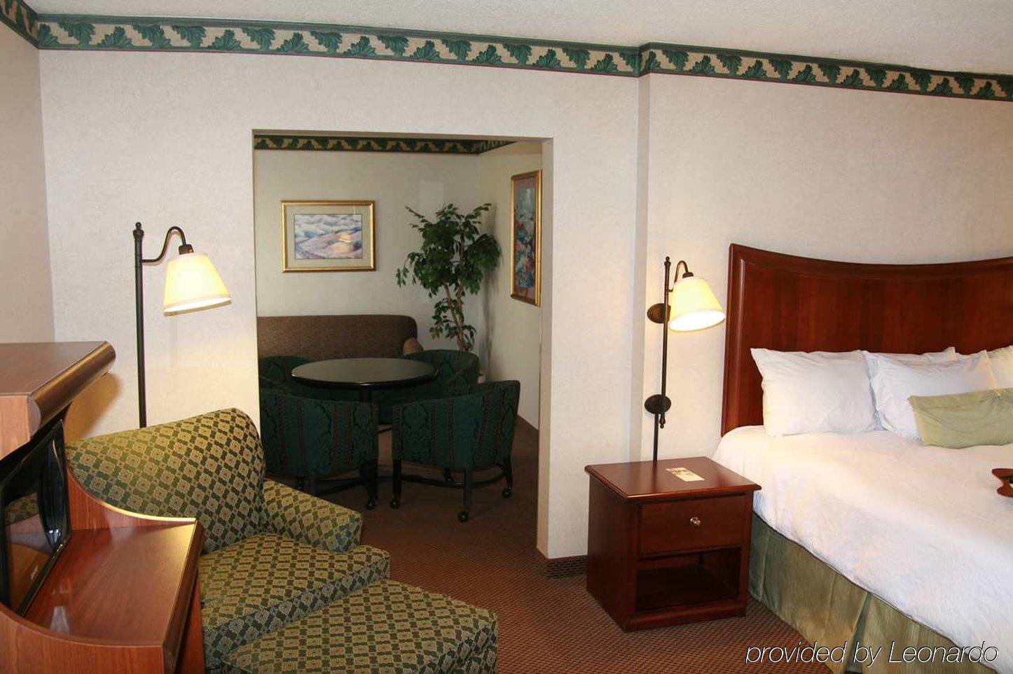 Hampton Inn & Suites Alexandria Old Town Area South Rum bild
